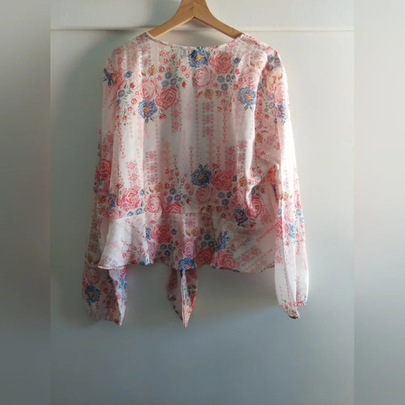 Jorja Floral Wrap Ruffle Hem Blouse plunging neck Elastic Cuffs Whimsical - Picture 7 of 7